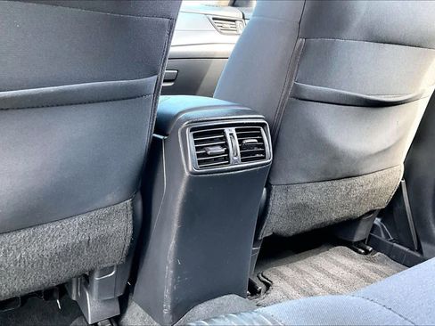 Certified 2019 Nissan Rogue SV FWD image 34