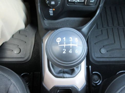 Used 2016 Jeep Renegade 75th Anniversary AWD/4WD image 28