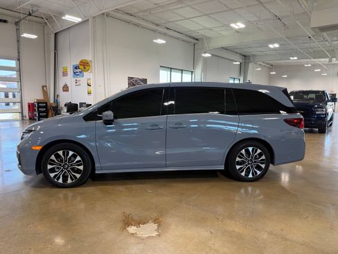 Used 2025 Honda Odyssey Elite image 4