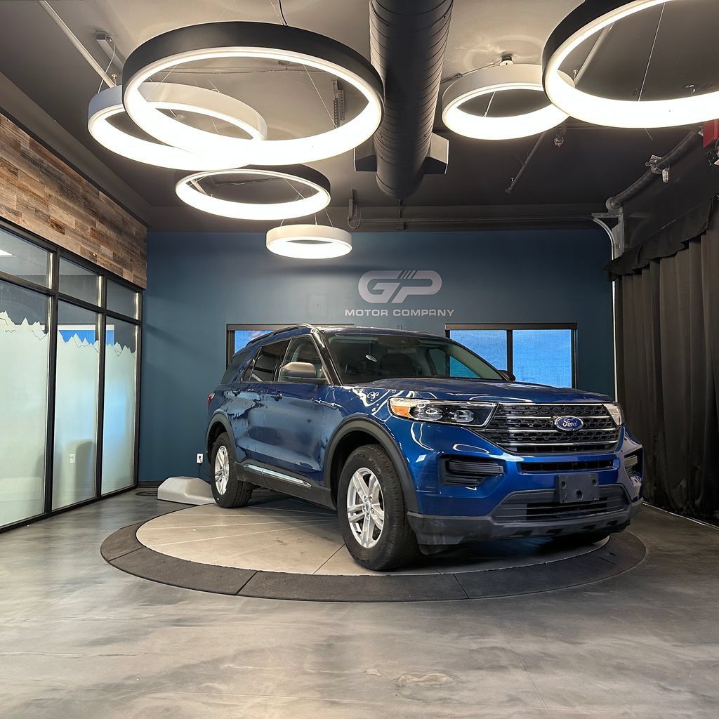Used 2022 Ford Explorer XLT w/ Class IV Trailer Tow Package AWD/4WD image 1