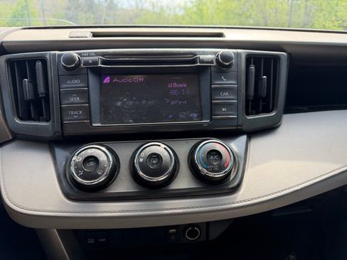 Used 2013 Toyota RAV4 LE image 10