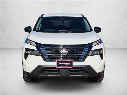 Used 2024 Nissan Rogue S image 2