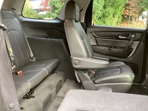 Used 2017 GMC Acadia Limited SLT image 4