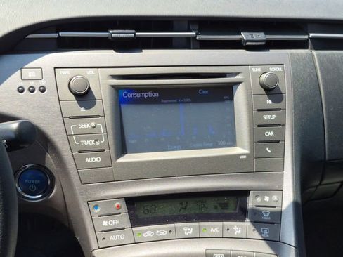 Used 2014 Toyota Prius Two w/ Preferred Accessory Package FWD image 13