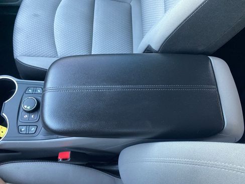 Used 2022 GMC Terrain SLE w/ Driver Convenience Package image 31