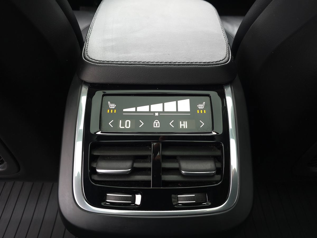 Used 2024 Volvo XC90 B5 Core w/ Climate Package AWD/4WD image 19
