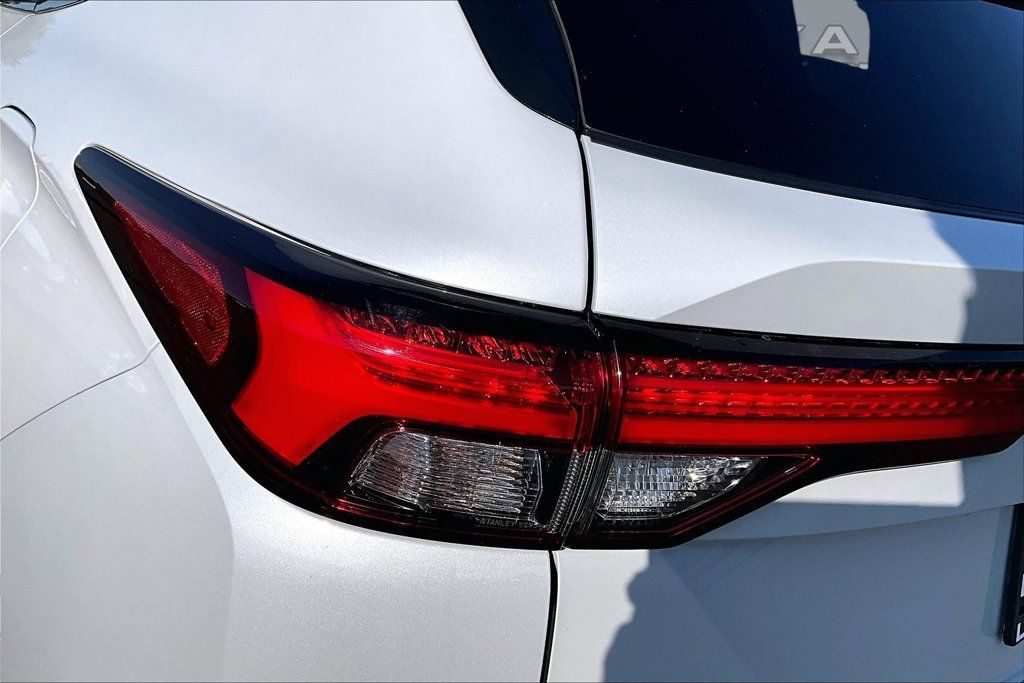Used 2024 Mitsubishi Outlander 4WD Plug-In Hybrid image 30