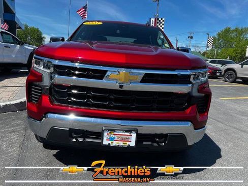 Used 2023 Chevrolet Silverado 1500 LT AWD/4WD image 2
