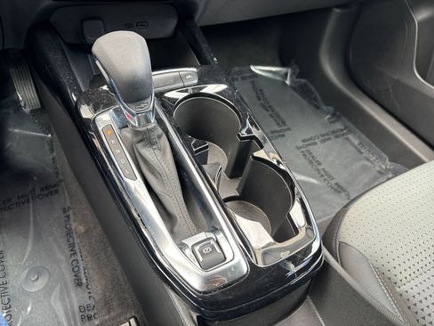 Used 2025 Chevrolet Trax LT w/ LT Convenience Package image 40