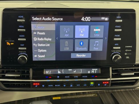 Used 2024 Toyota Sienna Limited image 28