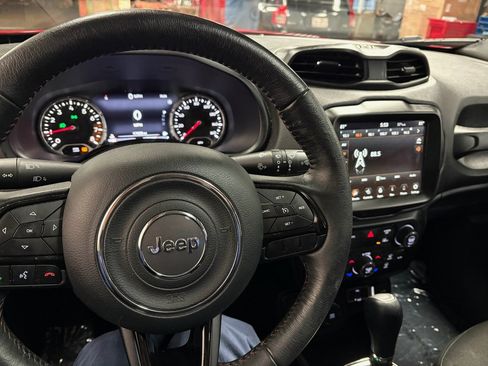 Used 2022 Jeep Renegade Latitude w/ Sun/Sound Group image 2