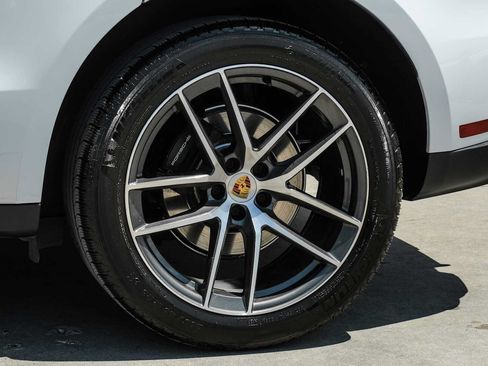 Used 2024 Porsche Macan AWD/4WD image 51