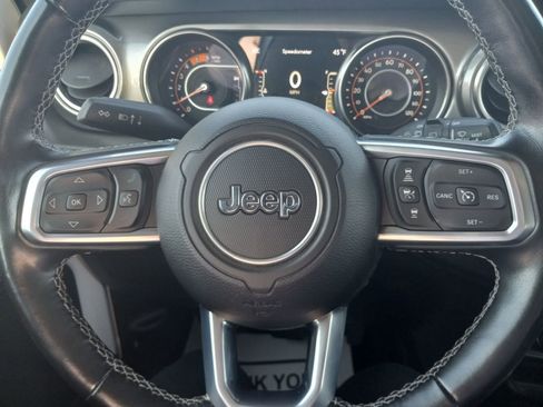 Used 2020 Jeep Wrangler Unlimited Sahara image 17