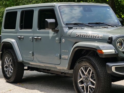 Used 2024 Jeep Wrangler Unlimited Sahara AWD/4WD image 32