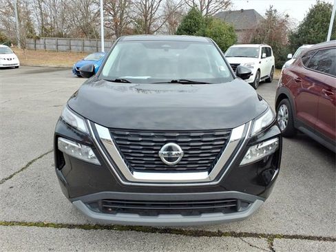 Used 2021 Nissan Rogue SV image 2