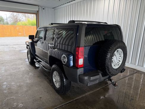 Used 2008 HUMMER H3 image 2