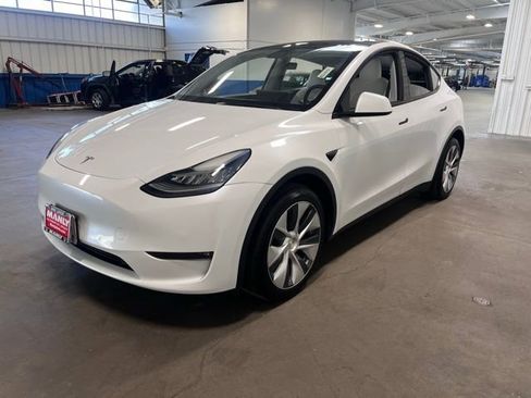 Used 2021 Tesla Model Y Long Range image 7