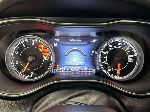 Used 2021 Jeep Cherokee Limited image 28