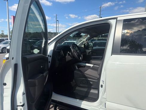 Used 2024 Nissan Titan SV w/ SV Convenience Package image 13