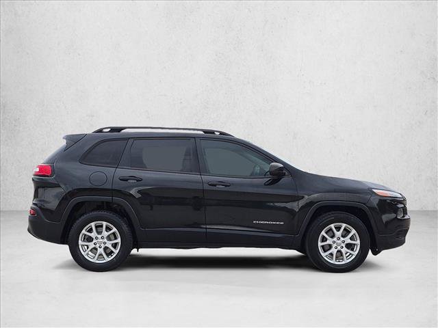Used 2016 Jeep Cherokee Sport AWD/4WD image 4