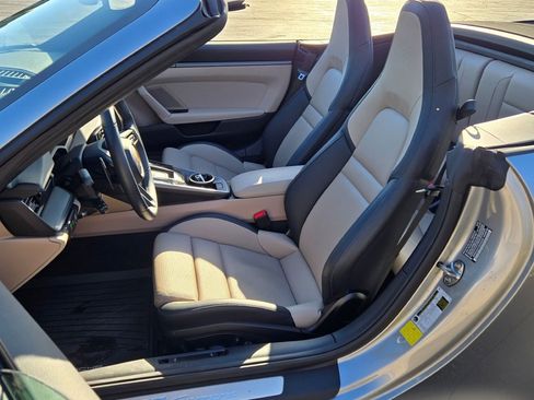 Used 2025 Porsche 911 Carrera image 5