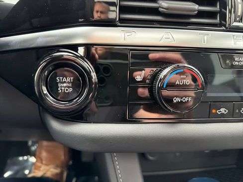 New 2026 Nissan Pathfinder SL AWD/4WD image 14