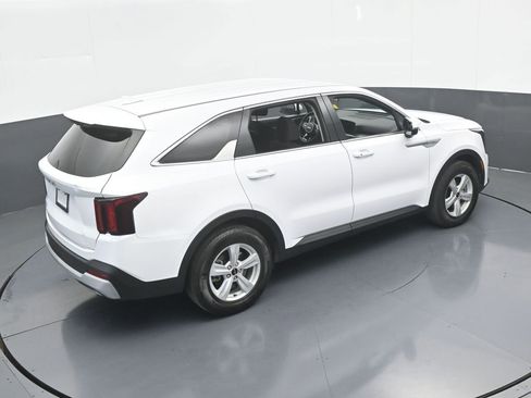 Used 2024 Kia Sorento LX image 50