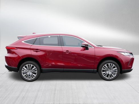 Certified 2024 Toyota Venza XLE AWD/4WD image 8