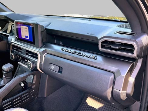 Certified 2026 Toyota Tacoma SR5 AWD/4WD image 17