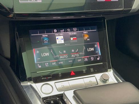 Used 2020 Audi e-tron Premium Plus AWD/4WD image 22