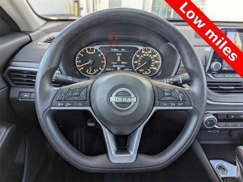 Used 2024 Nissan Altima 2.5 SV image 18