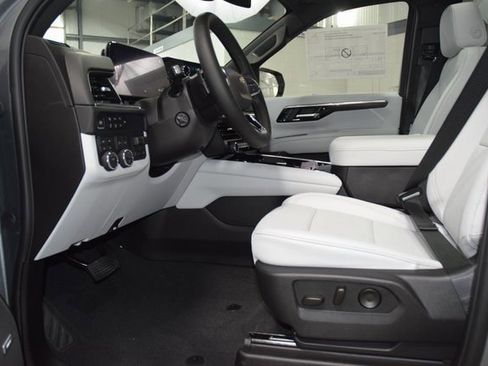 New 2026 Chevrolet Suburban Premier w/ Sun And Tow Package image 40