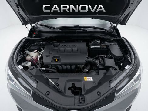 Used 2018 Toyota C-HR XLE FWD image 3