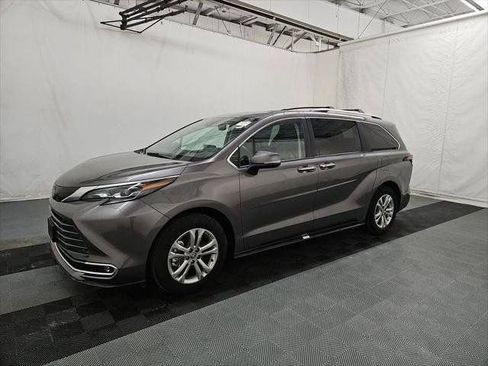 Used 2024 Toyota Sienna Platinum AWD/4WD image 93