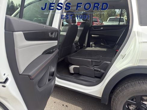 Used 2024 Volkswagen Atlas Peak Edition SEL image 10