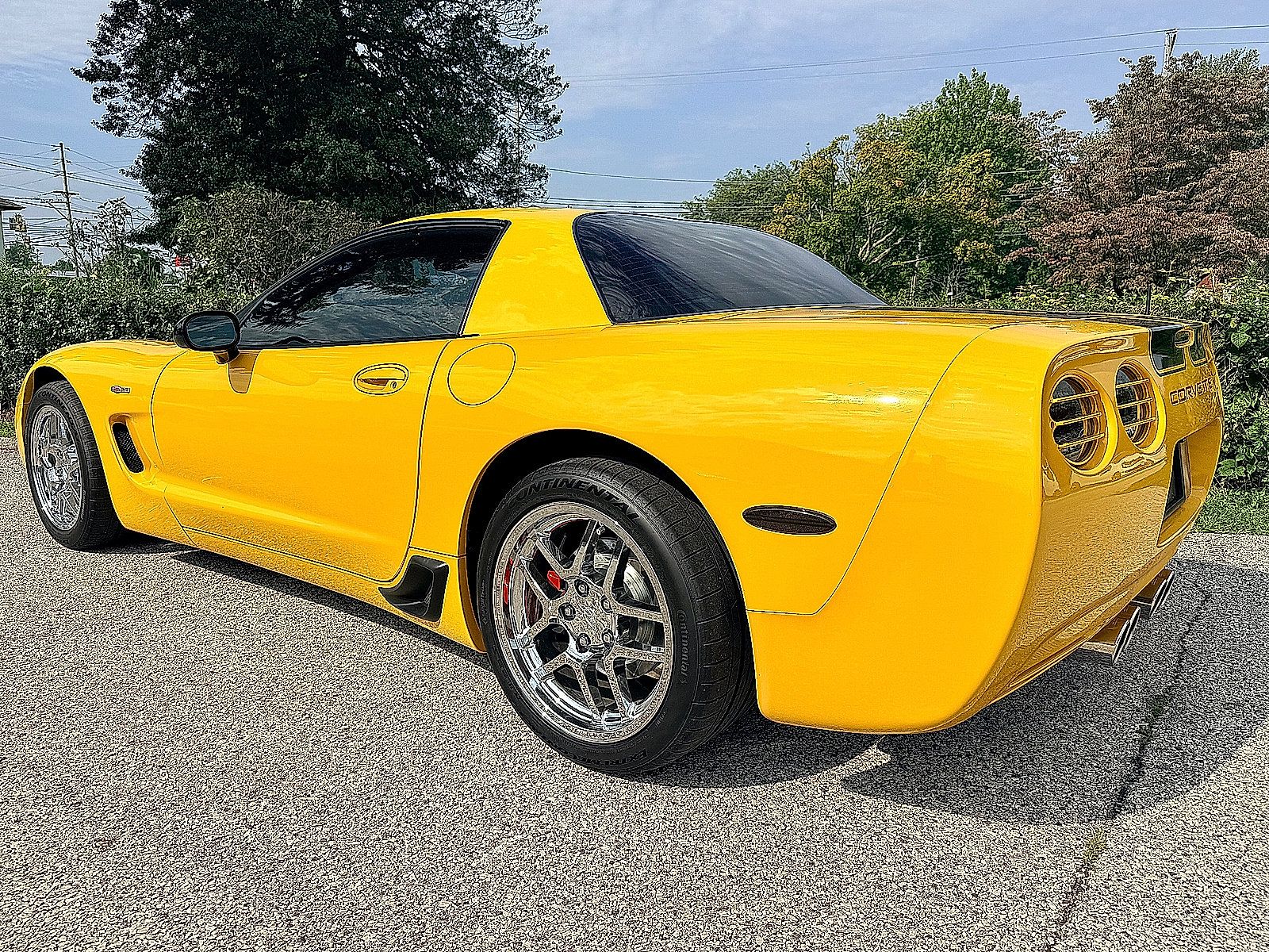 Used 2004 Chevrolet Corvette Z06 w/ Memory Package RWD image 7