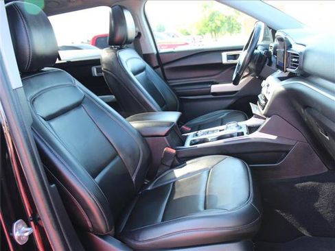 Used 2021 Ford Explorer XLT image 22