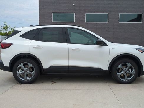 New 2025 Ford Escape ST-Line w/ Tech Pack #1 AWD/4WD image 7