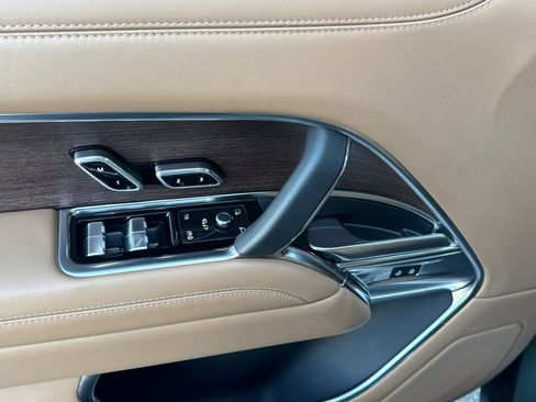 Used 2023 Land Rover Range Rover Long Wheelbase SE image 10