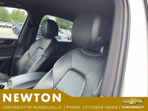 Used 2019 Porsche Cayenne AWD/4WD image 5