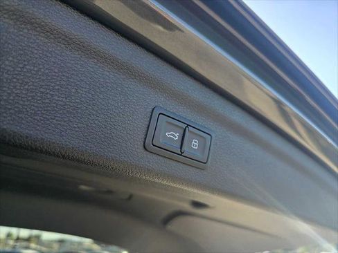 Certified 2025 Audi Q3 2.0T Premium Plus w/ Premium Plus Package image 18