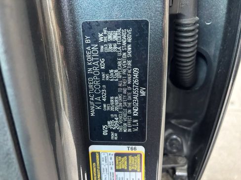 Used 2025 Kia Soul LX w/ LX Technology Package FWD image 29