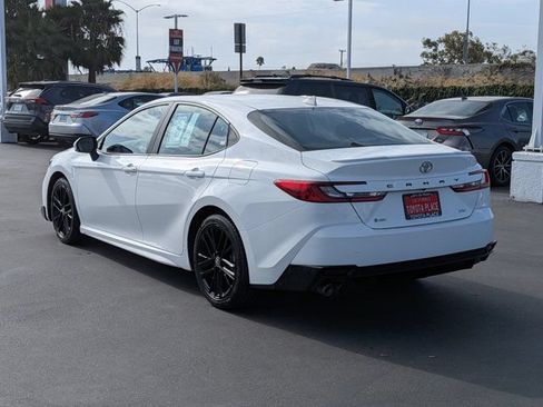 Used 2025 Toyota Camry SE FWD image 11