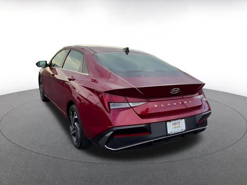 Used 2025 Hyundai Elantra SEL image 11