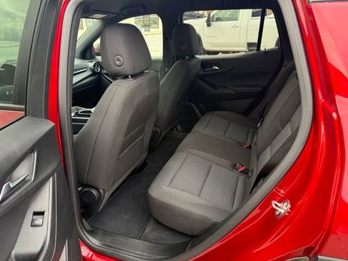 Used 2025 Chevrolet Equinox LT w/ Safety and Technology Package image 10