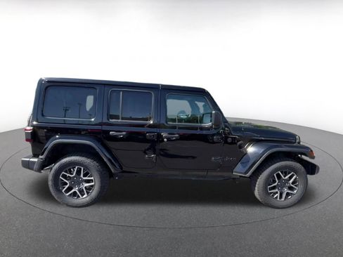 Used 2025 Jeep Wrangler Unlimited Sahara AWD/4WD image 16