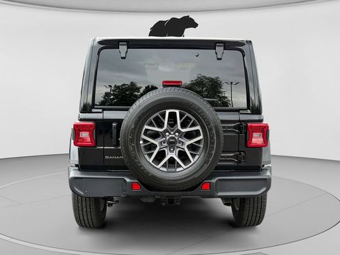 New 2026 Jeep Wrangler Unlimited Sahara AWD/4WD image 4