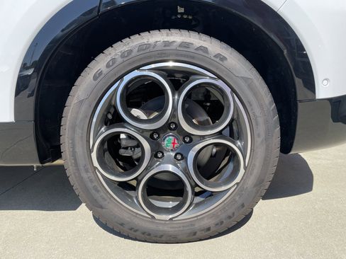 Certified 2024 Alfa Romeo Tonale Ti w/ Active Assist Package image 7