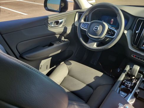 Certified 2025 Volvo XC60 B5 Plus image 19