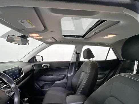 Used 2024 Hyundai Venue SEL FWD image 20